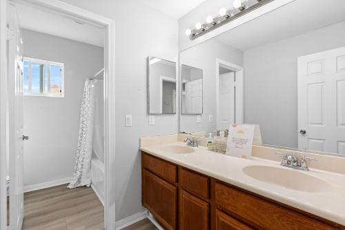 A 5-Bedroom Home in Victorville in Victorville, USA
