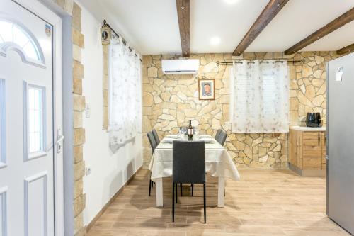 One-Bedroom Holiday Home image 5