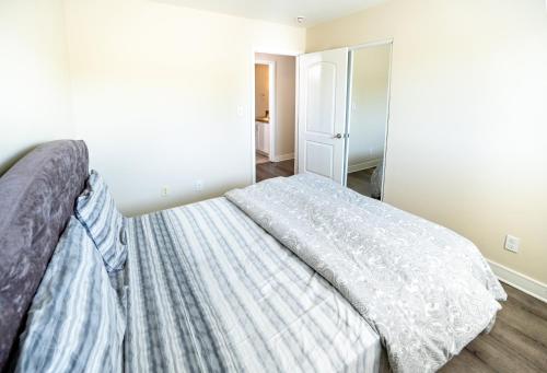 Modern 2 Level 5-Bedroom 3-Bathroom Close to Downtown LA, Los Ángeles (foto 6)