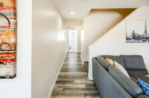 Modern 2 Level 5-Bedroom 3-Bathroom Close to Downtown LA, Los Ángeles (foto 9)