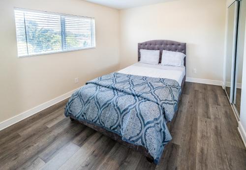 Modern 2 Level 5-Bedroom 3-Bathroom Close to Downtown LA, Los Ángeles (foto 10)
