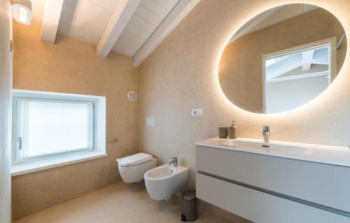 Four-Bedroom Holiday Home image 9