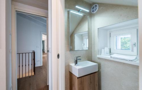 Four-Bedroom Holiday Home image 8
