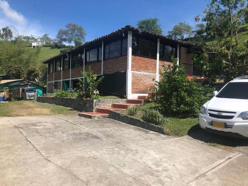 Casa Campestre Buga Parcelación Paraiso de Sonsito · Buga