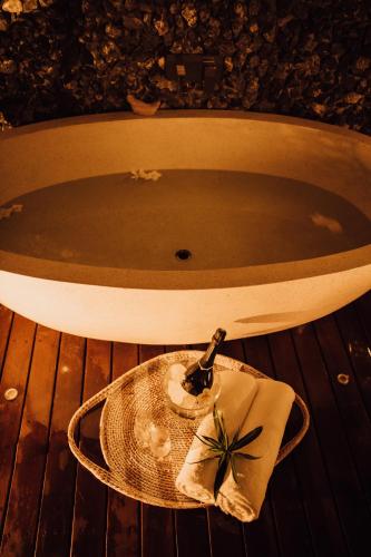 Ванна під відкритим небом, Trees and Fishes Private Retreat in Efate