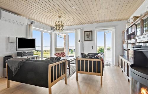Gorgeous Home In Øster Assels With Wifi in Sillerslev