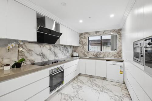 Luxe Double Ensuite Room - Centrally Located at Glenfield in South Western Sydney