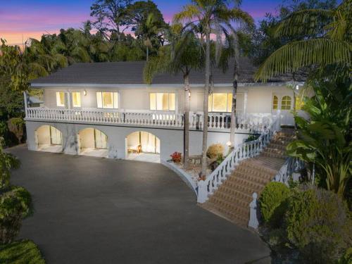 Spacious Holiday House in Dural with Tennis Court