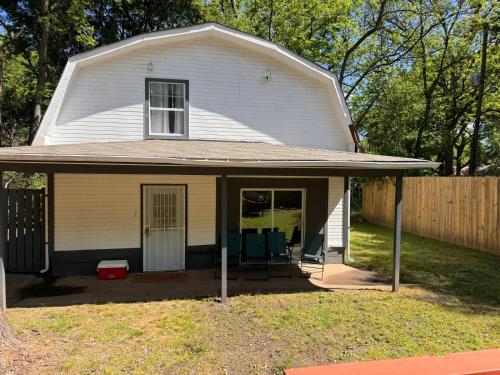 3 BR Guest House Get Away Ideal location in Memphis, USA