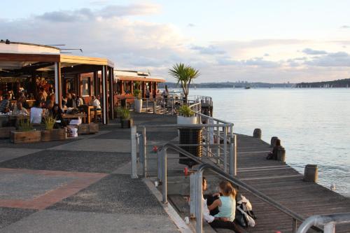Manly Seaside Cottage - image 10