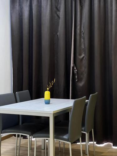 Teamwork Melaka - Entire Studio Apartment in Ayer Keroh Teamwork Melaka - Entire Studio Apartment in Ayer Keroh