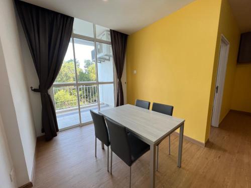 Teamwork Melaka - Entire Studio Apartment in Ayer Keroh Teamwork Melaka - Entire Studio Apartment in Ayer Keroh