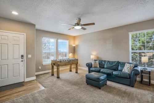 4BR Hot Tub Pool Table, Ping Pong, Foosball! in Peyton, USA