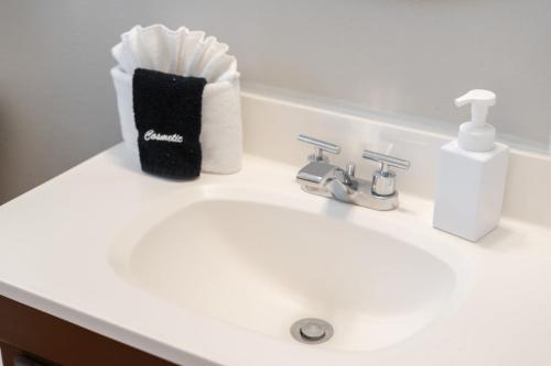 3BD Pool & Hot Tub Pool Table & Ping Pong