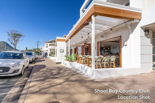 Florentine, 7 11 Columbia Close - wifi, air conditioned unit with fantastic views of Little Beach