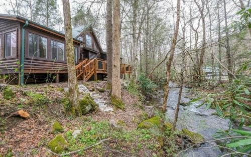 Shady Creek in Gatlinburg, USA