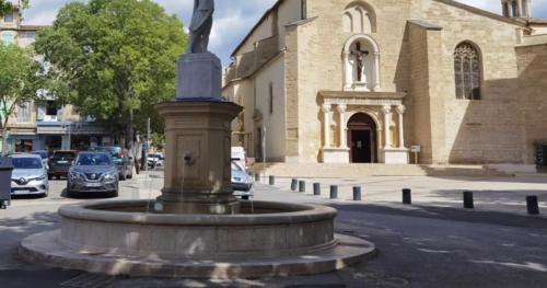 2 pièces meublé neuf Pertuis (2 pieces meuble neuf Pertuis) in Pertuis Town Center