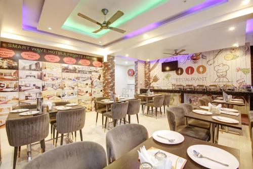 Restaurant, Hotel Smart Plaza Near Delhi Airport in Indira Gandhi Int'l Airport