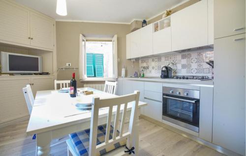 Kitchen, Awesome Apartment In Carro With Wifi in Carro (La Spezia)