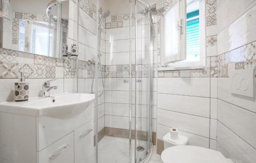 Bathroom, Awesome Apartment In Carro With Wifi in Carro (La Spezia)