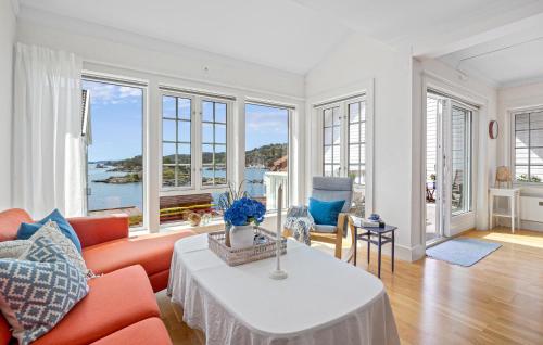 Gorgeous Home In Gjeving With Wifi in 耶溫