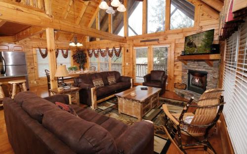 Logged Inn in Pigeon Forge, USA