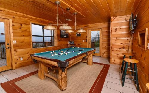 Smoky View Top Shelf in Pigeon Forge, USA
