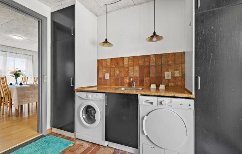 ทัศนียภาพภายนอกโรงแรม, Stunning Home In Nørre Nebel With Wifi in นีมินเดกับ