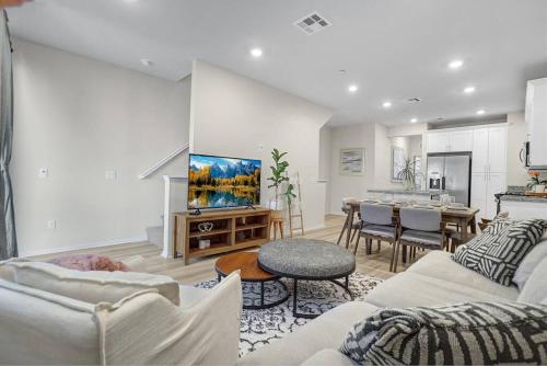 NEW Modern Home 3BR 3BA in West Covina, USA