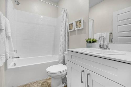 NEW Modern Home 3BR 3BA in West Covina, USA