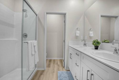 NEW Modern Home 3BR 3BA in West Covina, USA