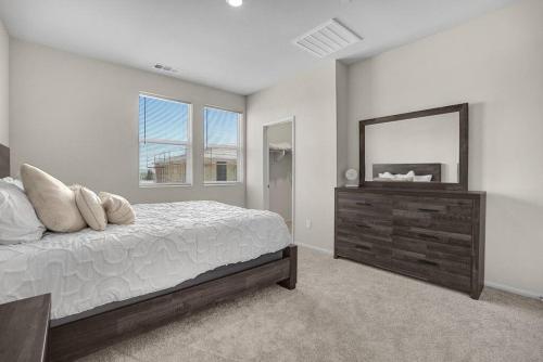 NEW Modern Home 3BR 3BA in West Covina, USA