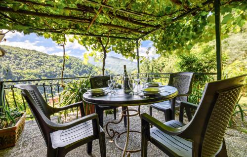 . 1 Bedroom Lovely Apartment In Mezzanego