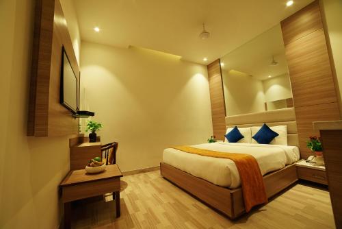 Deluxe Room image 3