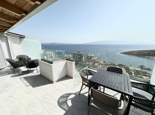 One-Bedroom Apartment with Balcony and Sea View image 8