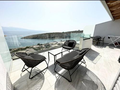 One-Bedroom Apartment with Balcony and Sea View image 2