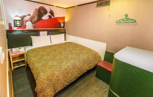 room detail thumbnail 0