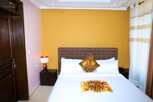 IZA Serene city centre apartments - image 3