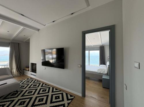 Two-Bedroom Apartment with Balcony and Sea View image 2