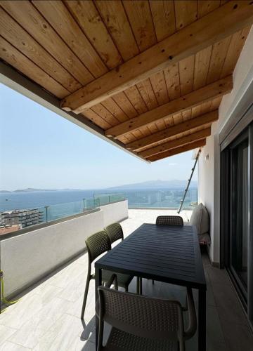Two-Bedroom Apartment with Balcony and Sea View image 1