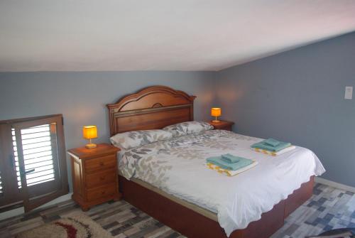3 twin beds