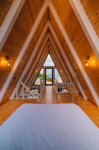 2 bedrooms, 3 beds