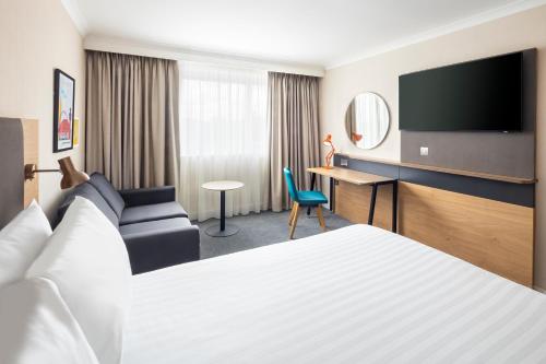 Holiday Inn London - Gatwick Airport an IHG Hotel - image 12
