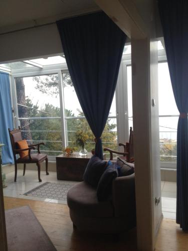 Kınalıada manzaralı ev in Kinaliada