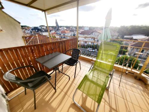 陽台/露台, 卡茲拉羅夫旅館 (Kazlarov Guest House) in 希典