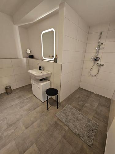 淋浴間, Stilvoll-möbliertes Apartment (Stilvoll-mobliertes Apartment) in 哈瑟費爾德