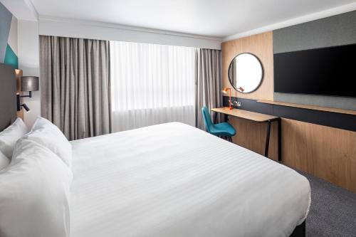 Holiday Inn London - Gatwick Airport an IHG Hotel - image 5