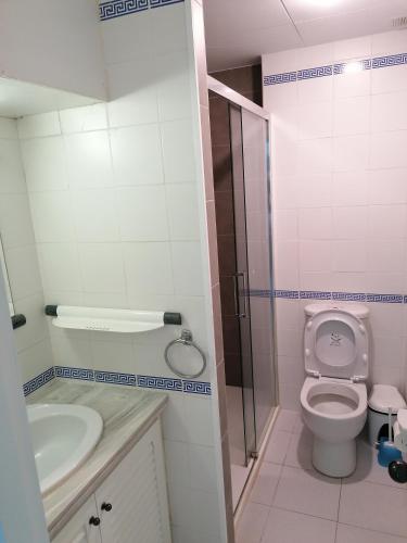 One-Bedroom Apartment with Pool View image 7