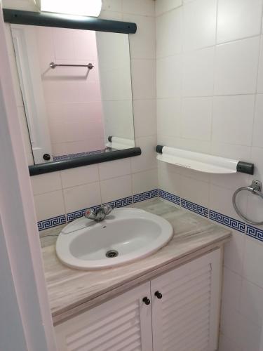 One-Bedroom Apartment with Pool View image 8
