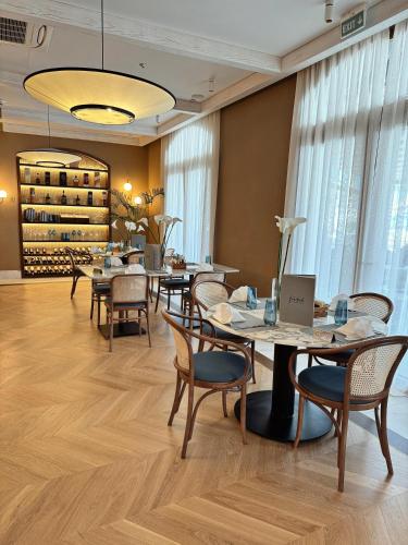 Restaurant, Hotel Pine in Town Center